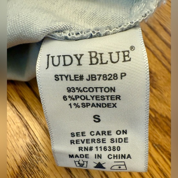 Judy Blue Medium Blue and Cream Plaid Print Denim Shacket in Small - Picture 14 of 16